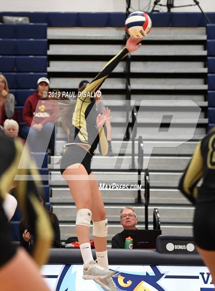 Thumbnail 2 in Rocky Mountain vs. Rock Canyon (CHSAA 5A Region 4) photogallery.