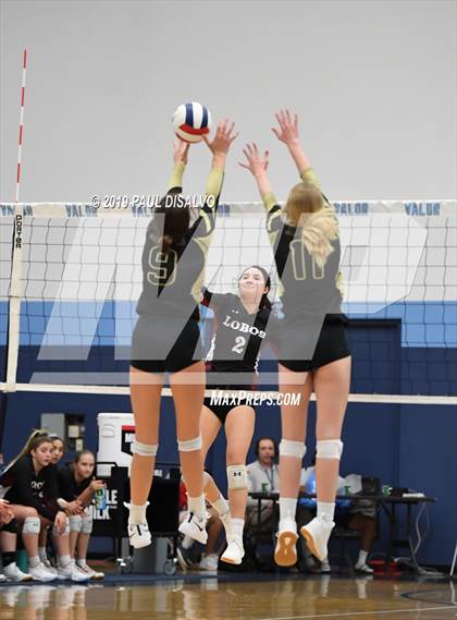 Thumbnail 2 in Rocky Mountain vs. Rock Canyon (CHSAA 5A Region 4) photogallery.