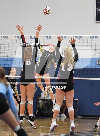 Thumbnail 2 in Rocky Mountain vs. Rock Canyon (CHSAA 5A Region 4) photogallery.