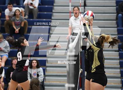 Thumbnail 1 in Rocky Mountain vs. Rock Canyon (CHSAA 5A Region 4) photogallery.