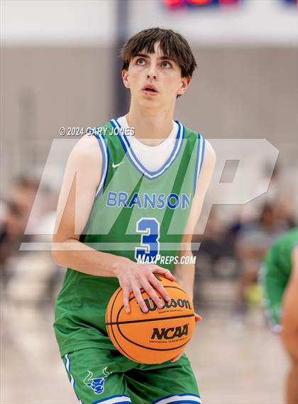 Thumbnail 3 in Whitney vs Branson (Cali Live Boys 2024) photogallery.