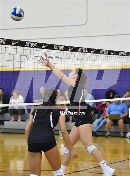 Thumbnail 3 in St. Ignatius vs. 'Iolani (Durango Fall Classic) photogallery.