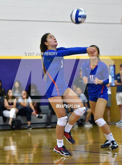 Thumbnail 3 in St. Ignatius vs. 'Iolani (Durango Fall Classic) photogallery.