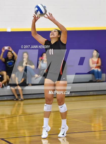 Thumbnail 2 in St. Ignatius vs. 'Iolani (Durango Fall Classic) photogallery.