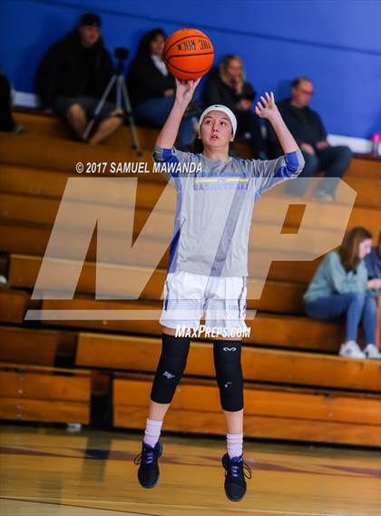 Thumbnail 3 in Chaminade vs. Agoura (El Camino Real Holiday Tournament) photogallery.