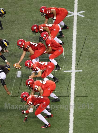 Thumbnail 2 in Lahainaluna vs. Nanakuli (HHSAA D2 Semifinal) photogallery.