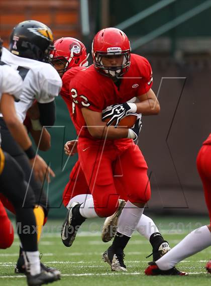 Thumbnail 1 in Lahainaluna vs. Nanakuli (HHSAA D2 Semifinal) photogallery.