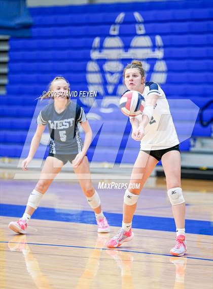 Thumbnail 1 in JV: Kettle Moraine vs West Bend West (Waukesha West GVB JV1 Invitational) photogallery.