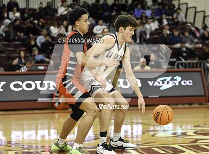 Thumbnail 3 in La Salle Academy vs. Tolman (RIIL Elite 8) photogallery.