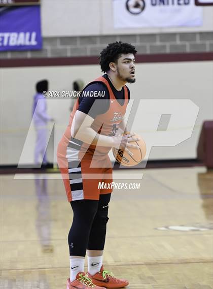 Thumbnail 1 in La Salle Academy vs. Tolman (RIIL Elite 8) photogallery.