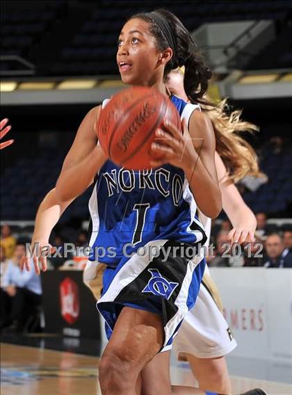 Thumbnail 3 in Norco vs. Foothill (CIF SS D2A Final) photogallery.