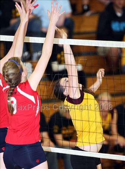 Thumbnail 2 in Las Lomas vs. Campolindo photogallery.