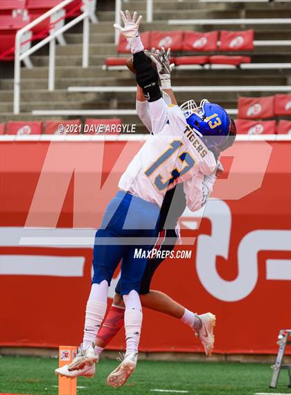 Thumbnail 2 in Springville vs. Orem (UHSAA 5A Semifinal) photogallery.