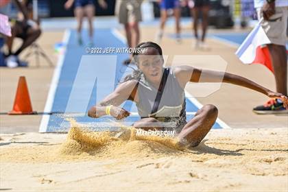 Thumbnail 3 in NCHSAA 2A/3A Track Championships photogallery.