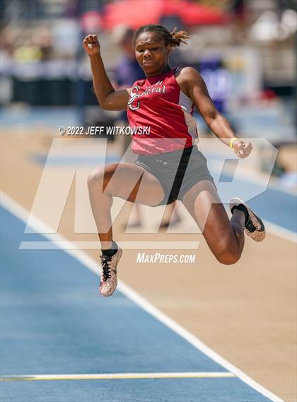 Thumbnail 2 in NCHSAA 2A/3A Track Championships photogallery.