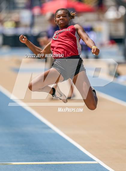Thumbnail 1 in NCHSAA 2A/3A Track Championships photogallery.