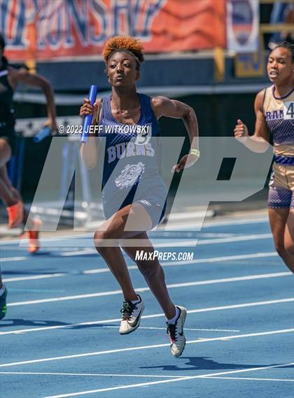 Thumbnail 1 in NCHSAA 2A/3A Track Championships photogallery.