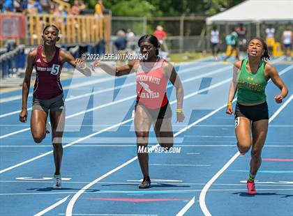 Thumbnail 1 in NCHSAA 2A/3A Track Championships photogallery.