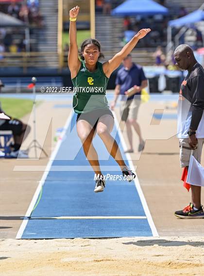 Thumbnail 1 in NCHSAA 2A/3A Track Championships photogallery.