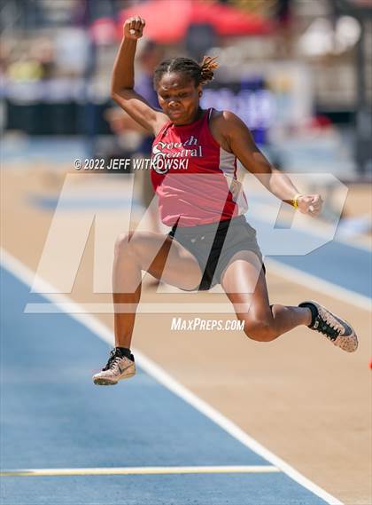 Thumbnail 3 in NCHSAA 2A/3A Track Championships photogallery.