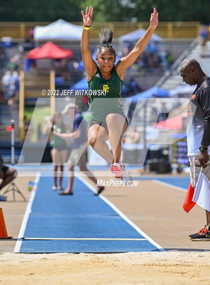 Thumbnail 3 in NCHSAA 2A/3A Track Championships photogallery.