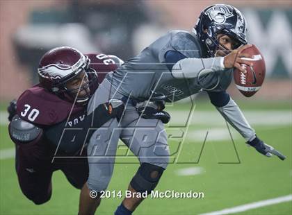 Thumbnail 3 in Shoemaker vs Rowlett (UIL 6A Bi-District Playoff) photogallery.
