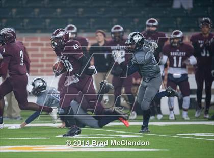 Thumbnail 1 in Shoemaker vs Rowlett (UIL 6A Bi-District Playoff) photogallery.