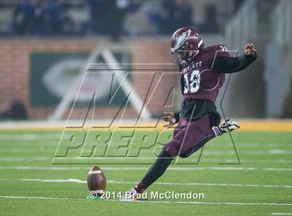 Thumbnail 2 in Shoemaker vs Rowlett (UIL 6A Bi-District Playoff) photogallery.