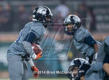 Thumbnail 3 in Shoemaker vs Rowlett (UIL 6A Bi-District Playoff) photogallery.