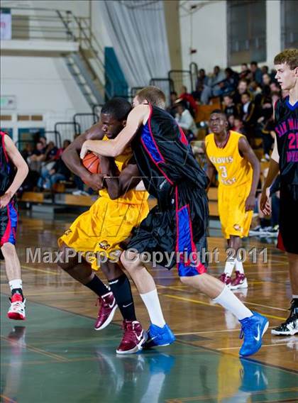 Thumbnail 3 in San Marcos vs. Clovis West (Santa Barbara Holiday Classic) photogallery.