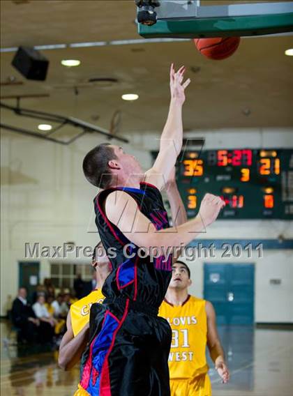 Thumbnail 3 in San Marcos vs. Clovis West (Santa Barbara Holiday Classic) photogallery.