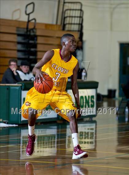 Thumbnail 2 in San Marcos vs. Clovis West (Santa Barbara Holiday Classic) photogallery.