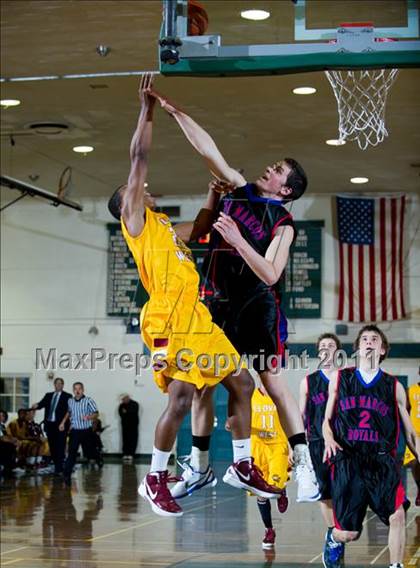Thumbnail 3 in San Marcos vs. Clovis West (Santa Barbara Holiday Classic) photogallery.