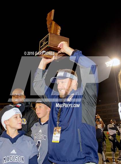 Thumbnail 2 in Valley Christian vs. Madison (CIF D2-AA State Championship) photogallery.