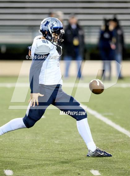 Thumbnail 3 in Valley Christian vs. Madison (CIF D2-AA State Championship) photogallery.
