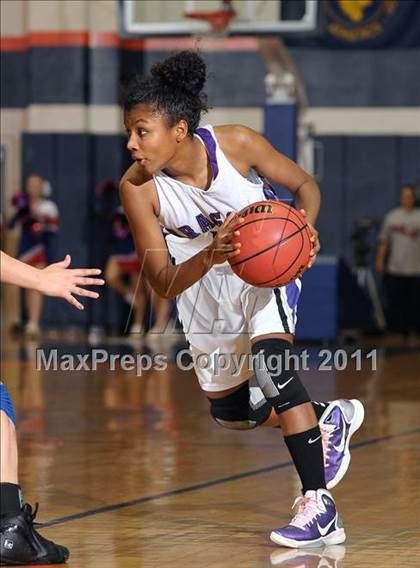 Thumbnail 2 in Christian Brothers vs. Sacramento (CIF SJS D3 Playoffs) photogallery.