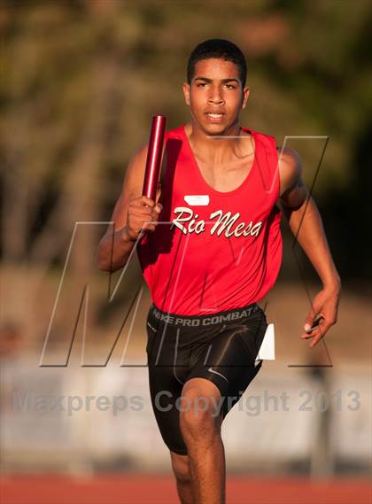 Thumbnail 2 in Don Green Invitational 4x400 Meter Relay photogallery.