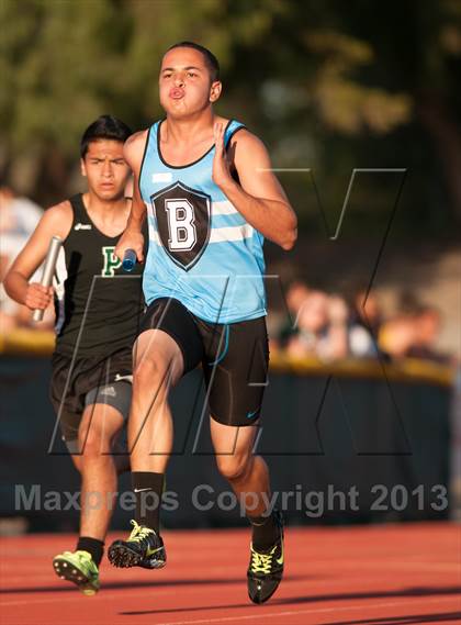 Thumbnail 2 in Don Green Invitational 4x400 Meter Relay photogallery.