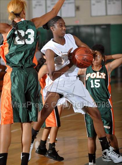 Thumbnail 2 in Poly vs. Narbonne (Ladycat Classic) photogallery.