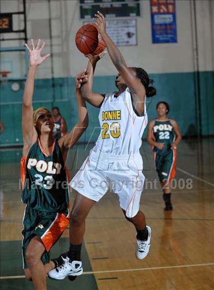 Thumbnail 1 in Poly vs. Narbonne (Ladycat Classic) photogallery.
