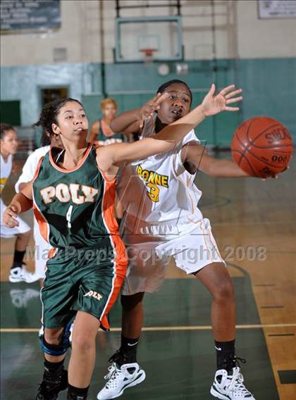 Thumbnail 2 in Poly vs. Narbonne (Ladycat Classic) photogallery.
