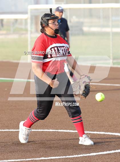 Thumbnail 3 in Palmview vs. Mission photogallery.