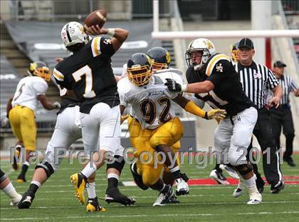 Thumbnail 3 in Upper Arlington vs. Springfield (Kirk Herbstreit National Kickoff Classic) photogallery.