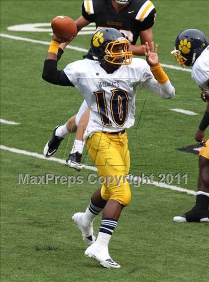 Thumbnail 2 in Upper Arlington vs. Springfield (Kirk Herbstreit National Kickoff Classic) photogallery.