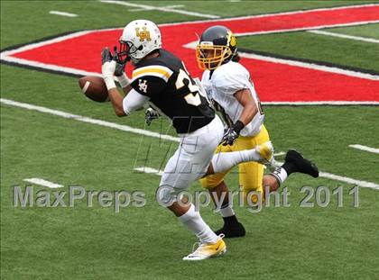 Thumbnail 1 in Upper Arlington vs. Springfield (Kirk Herbstreit National Kickoff Classic) photogallery.