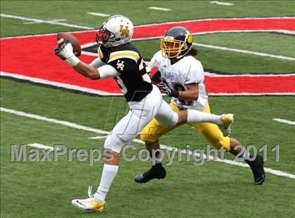 Thumbnail 3 in Upper Arlington vs. Springfield (Kirk Herbstreit National Kickoff Classic) photogallery.