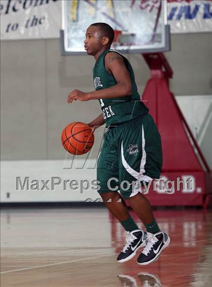 Thumbnail 2 in Dobie vs. Mayde Creek (McDonald's Texas Invitational) photogallery.