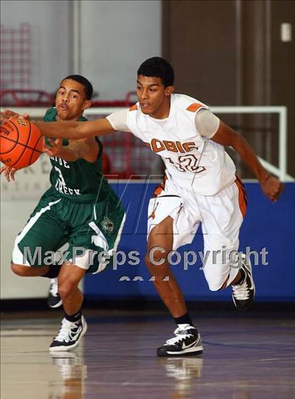 Thumbnail 3 in Dobie vs. Mayde Creek (McDonald's Texas Invitational) photogallery.