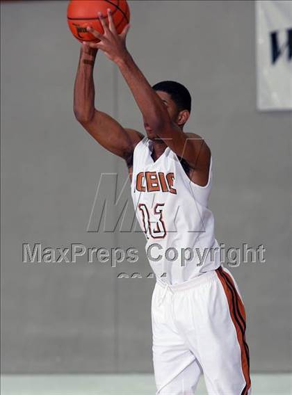 Thumbnail 1 in Dobie vs. Mayde Creek (McDonald's Texas Invitational) photogallery.
