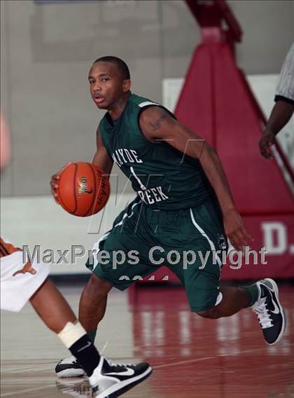 Thumbnail 2 in Dobie vs. Mayde Creek (McDonald's Texas Invitational) photogallery.